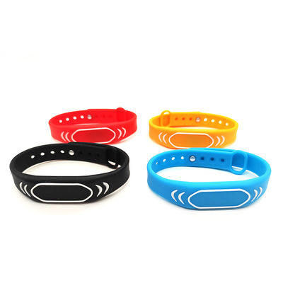 Customize NFC Silicone Wristband For Campuses / Amusement Parks