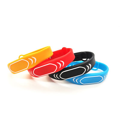 Customize NFC Silicone Wristband For Campuses / Amusement Parks